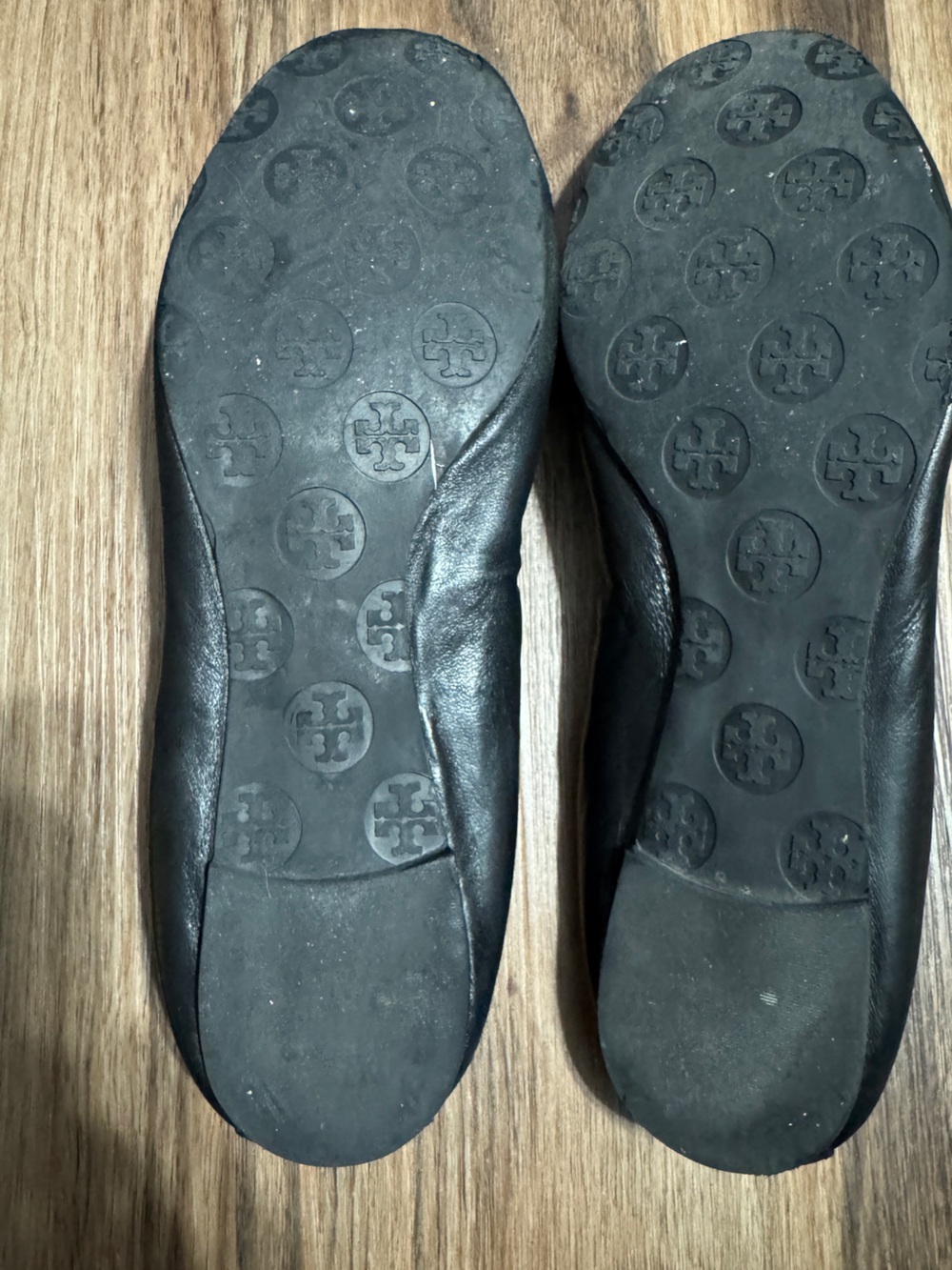 Tory Burch Black Leather Tassel Ballet Flats with Gold Logo Sz. 9.5 - Picture 5 of 9